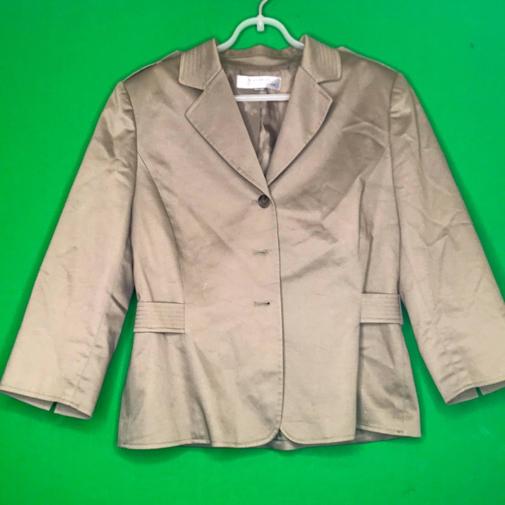 TAHARI-Arthur Levine (China) Ladies suit, 55% cotton, Kahaki, jacket/skirt 12